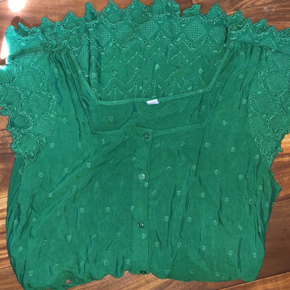 Green eyelet Old Navy dress. Button up and belted